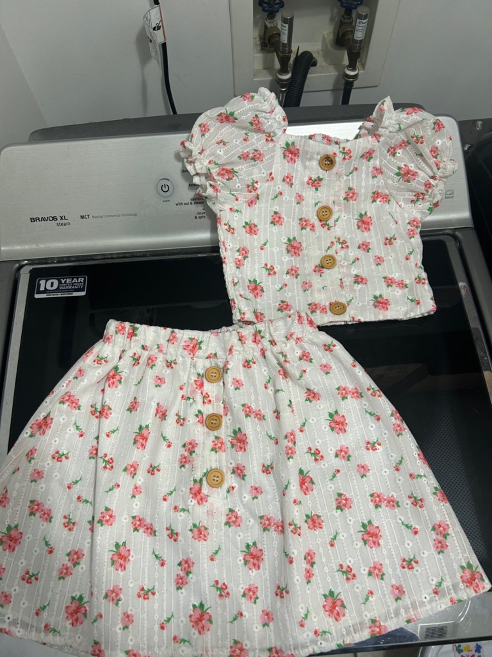 Girls size 5 two piece outfit set skirt flowers wooden buttons ruffle sleeve top